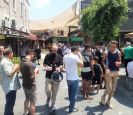 Vatandaşlara aşure dağıtıldı