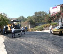 Su Hattı Değişen Caddede Sıcak Asfalt Çalışması