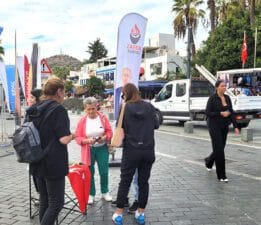 Siyah Kurdele Dağıttılar