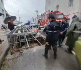 Mazgalda mahsur kalan genç kurtarıldı