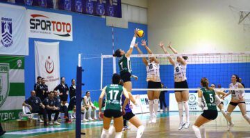 Sakarya Voleybol’u elinden kaçırdılar