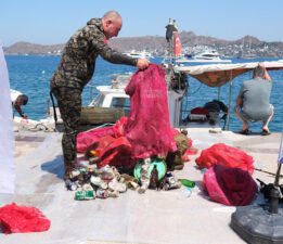 Yalıkavak sahilinden 161 kilogram atık çıkarıldı