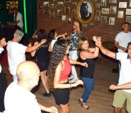 Latin Ezgileriyle başladı, Ankara Havası ile tamamlandı