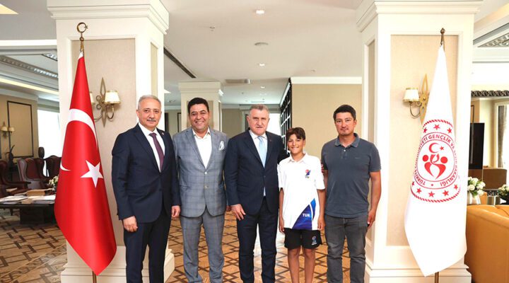 Şampiyon sporcudan Bakan Bak’a ziyaret