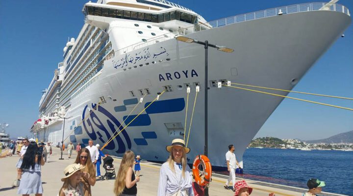 “Aroya” 1750 yolcu ile Bodrum’a geldi