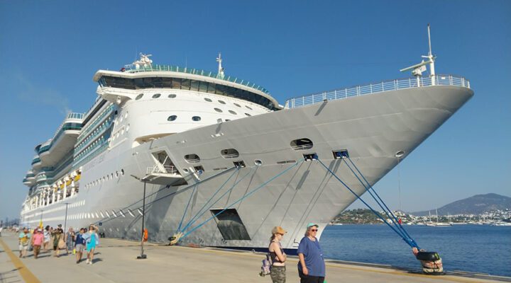 “Brilliance Of The Seas” kruvaziyeriyle 2 bin 573 turist geldi