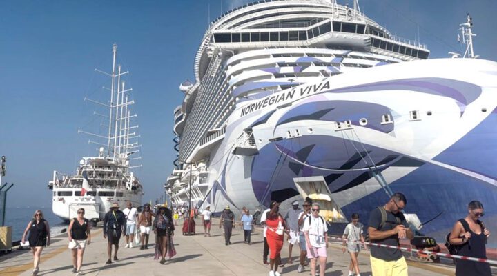 “Club Med 2” ve “Norwegian Viva” Bodrum’da
