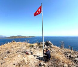 Bodrum’da eskimiş Türk bayrakları yenileniyor