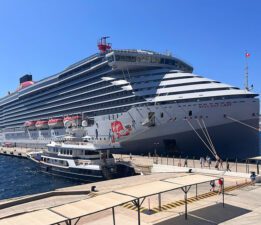 Resilient Lady, 2 bin yolcuyla geldi