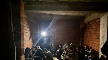 İnşaatta saklanan 28 göçmen yakalandı