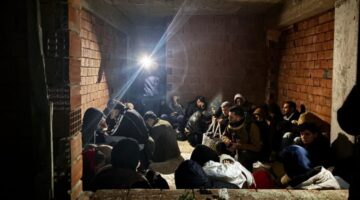 İnşaatta saklanan 28 göçmen yakalandı