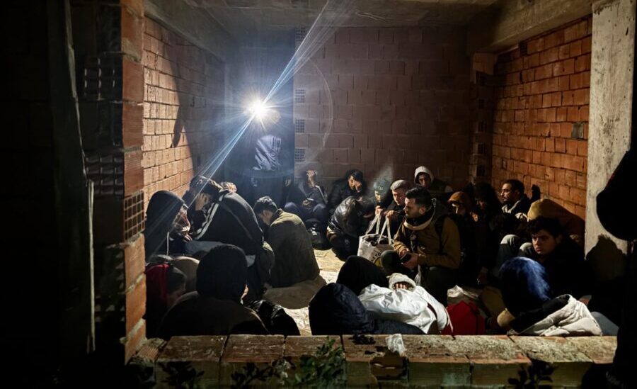 İnşaatta saklanan 28 göçmen yakalandı