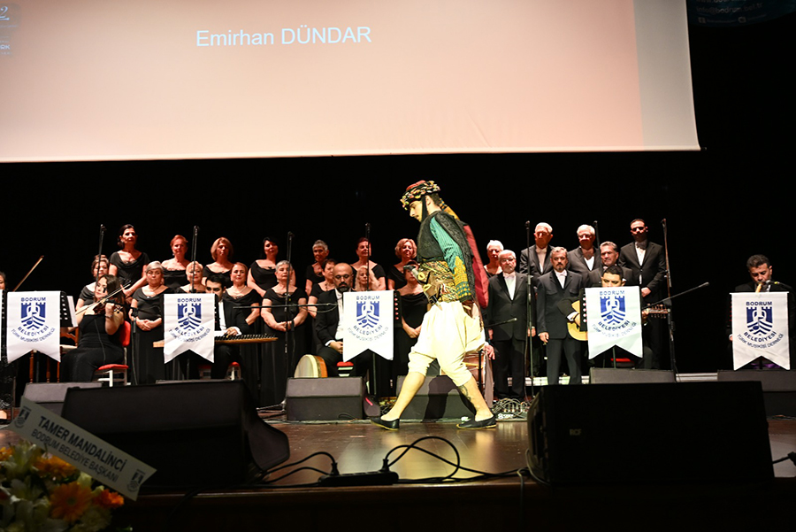 “Cumhuriyetimiz ve Atatürk” adlı konser ayakta alkışlandı