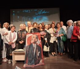 “Bir başka Atatürk” alkışlandı