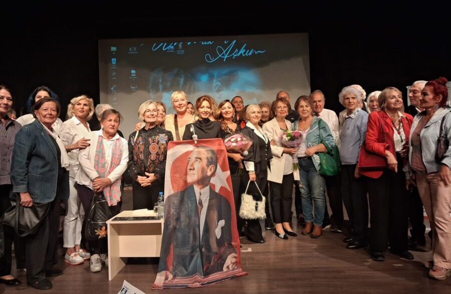 “Bir başka Atatürk” alkışlandı