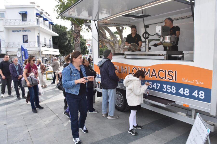 Öğretmenler Gününü Lokma Dökerek Kutladı