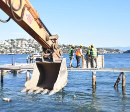 Türkbükü’nde kaçak limanda yıkım