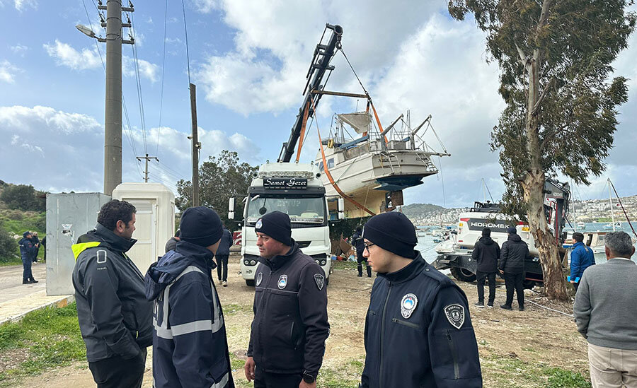 Gümbet Koyunda tekneler kaldırıldı