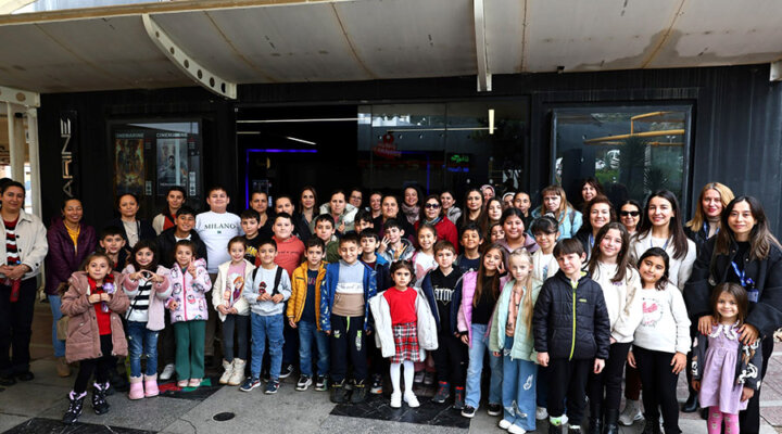 Belediyeden Çocuklara Yarıyıl Tatilinde Sürpriz Sinema Gösterimi