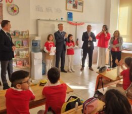 İlk ders “Bayrak sevgisi”