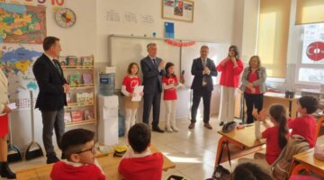 İlk ders “Bayrak sevgisi”