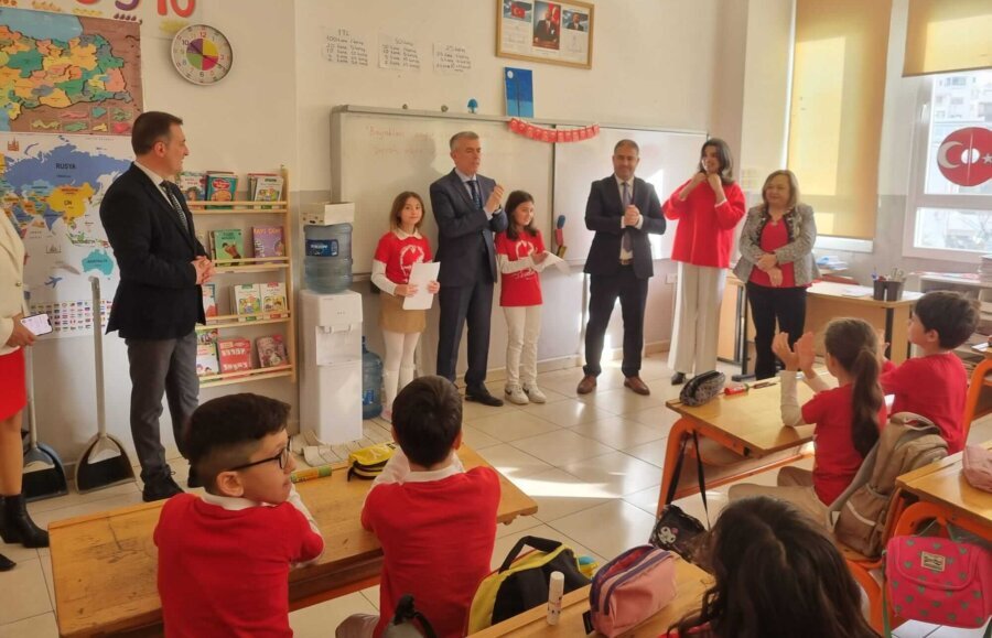 İlk ders “Bayrak sevgisi”