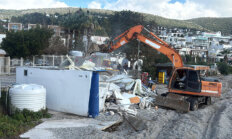 Paşatarlası’nda kaçak yapılar yıkılıyor