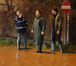 Belediye Ekiplerinden Şiddetli Yağışlara Karşı Yoğun Mesai