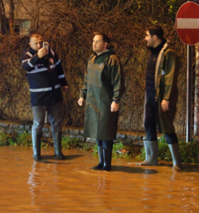 Belediye Ekiplerinden Şiddetli Yağışlara Karşı Yoğun Mesai