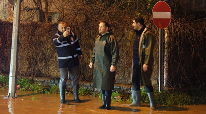 Belediye Ekiplerinden Şiddetli Yağışlara Karşı Yoğun Mesai