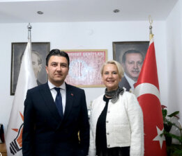 AK Parti Bodrum Kadın Kolları Başkanlığı’nda Bayrak Değişimi