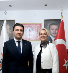 AK Parti Bodrum Kadın Kolları Başkanlığı’nda Bayrak Değişimi