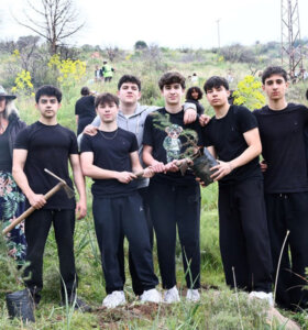 Bin 500 Fidan Toprakla Buluştu