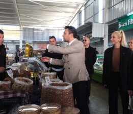 Seha Ergene sahada sorunları dinliyor