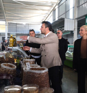 Seha Ergene sahada sorunları dinliyor