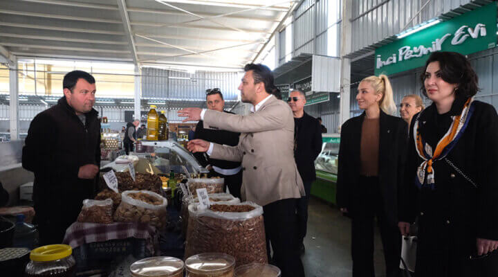 Seha Ergene sahada sorunları dinliyor