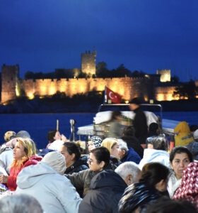 Mahalle sakinleri iftarda buluştu