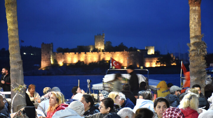 Mahalle sakinleri iftarda buluştu