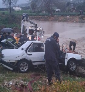 Sel sularına kapılan otomobilde can kaybı