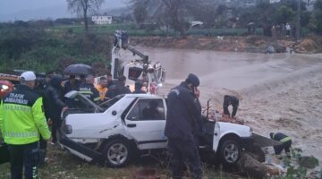 Sel sularına kapılan otomobilde can kaybı
