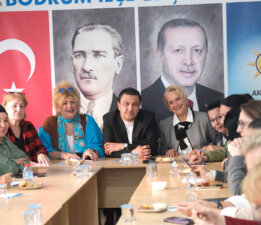 Ak Kadınlar Sahaya İniyor