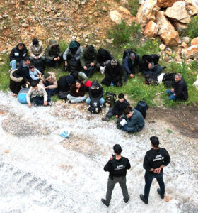 Mumcular’da 21 göçmen yakalandı