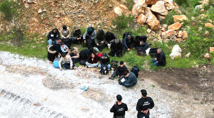 Mumcular’da 21 göçmen yakalandı