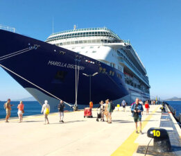 Denizden 1752 turist ilçeye ayak bastı