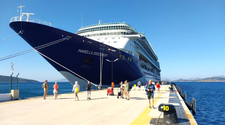 Denizden 1752 turist ilçeye ayak bastı