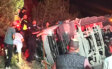Beton mikseri devrildi, sürücü kabinde sıkıştı