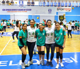 Anne-Kız Voleybol Şenliği ilgi gördü