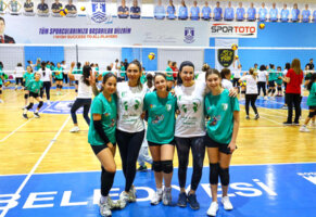 Anne-Kız Voleybol Şenliği ilgi gördü