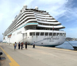 Crystal Serenity adlı gemi Bodrum’da