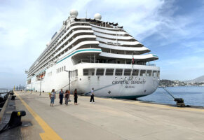 Crystal Serenity adlı gemi Bodrum’da